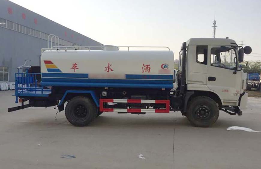 東風(fēng)145多功能灑水車(chē)