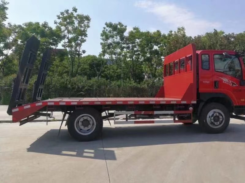挖機(jī)平板運(yùn)輸車(chē)三濾保養(yǎng)更換要點(diǎn)