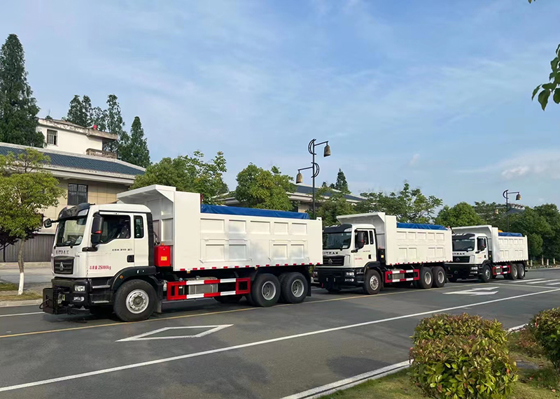 程力重汽汕德卡除雪車發往新疆